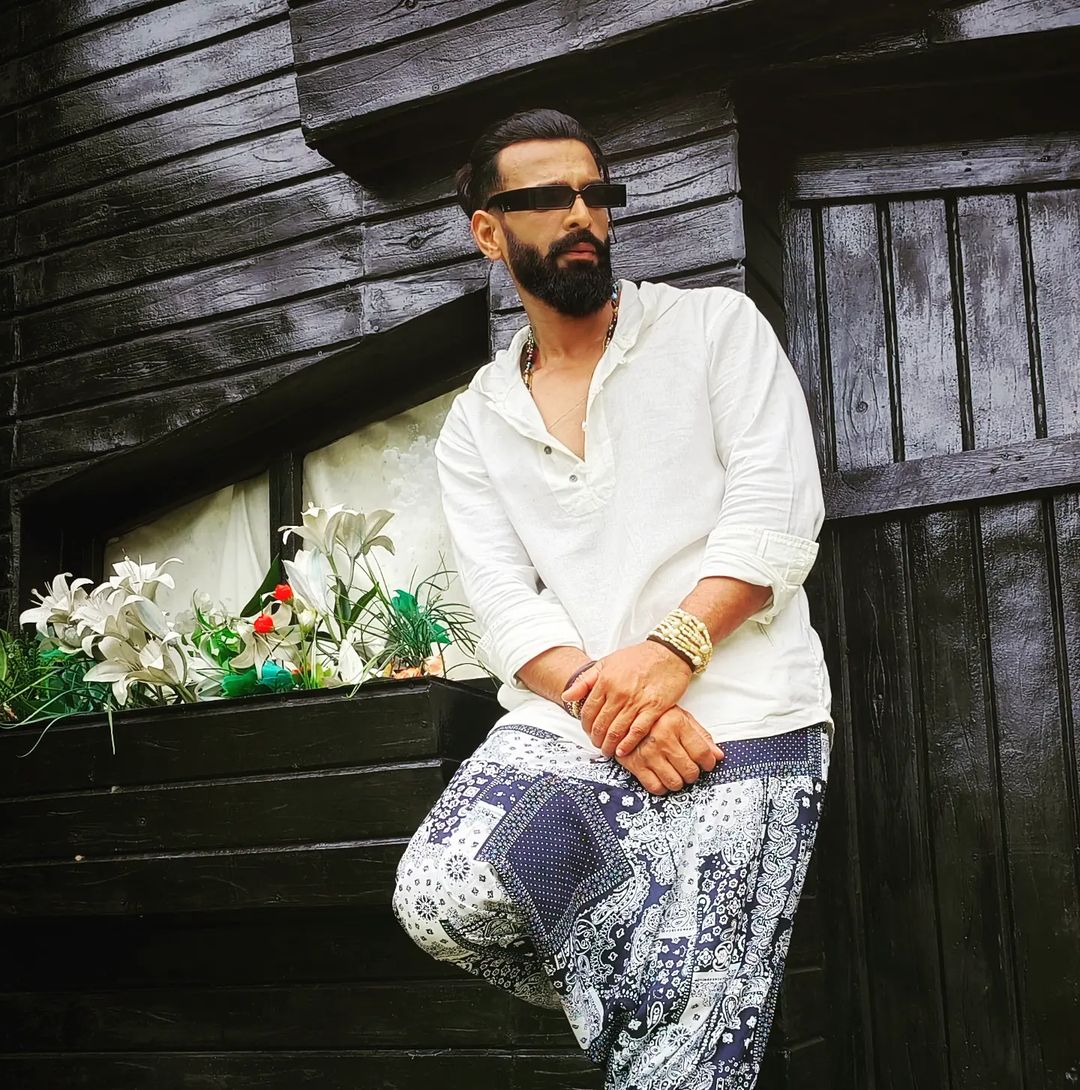 Vinay Gowda(Bigg Boss 10 kannada Contestant)