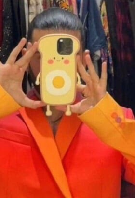 कभी प्लेट में केकड़ा तो कभी चाकू का कवर लेकर घूमते हैं ओरी, देखें ओरहान का गज़ब का कवर कलेक्शन 