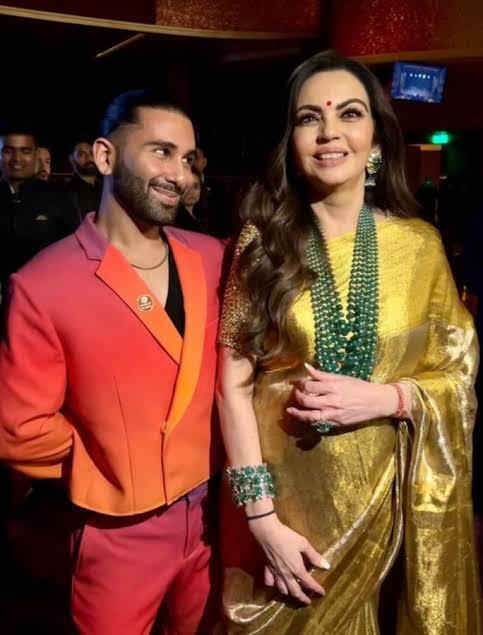 कभी प्लेट में केकड़ा तो कभी चाकू का कवर लेकर घूमते हैं ओरी, देखें ओरहान का गज़ब का कवर कलेक्शन 