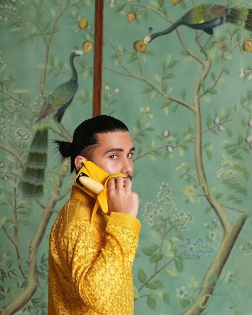 कभी प्लेट में केकड़ा तो कभी चाकू का कवर लेकर घूमते हैं ओरी, देखें ओरहान का गज़ब का कवर कलेक्शन 