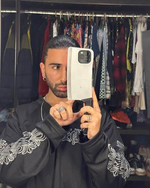 कभी प्लेट में केकड़ा तो कभी चाकू का कवर लेकर घूमते हैं ओरी, देखें ओरहान का गज़ब का कवर कलेक्शन 