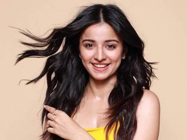 सलमान खान संग फ़िल्म डेब्यू करने के बावजूद भी नहीं मिल रहा काम, हसीना ने बताई बॉलीवुड की सच्चाई 