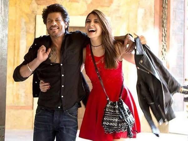 शाहरुख खान को लेकर अनुष्का शर्मा ने खोला बड़ा राज, बोलीं- 'उनकी हर फ़िल्म के सेट पर महिलाएं आकर करती हैं ये काम'