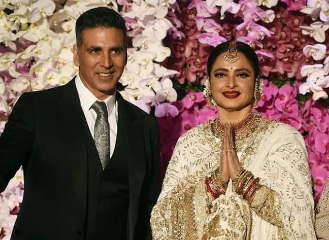 Akshay Kumar के साथ बोल्ड सीन शूट करते-करते Rekha हुई बेकाबू, बाथरूम में शावर के नीचे किया रोमांस 