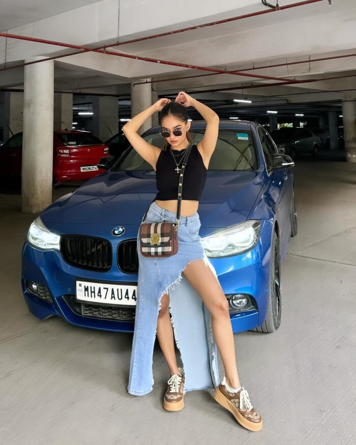 Anushka Sen का कटा-पिटा जीन्स देख यूजर्स ने दिया रिएक्शन, बोले- 'इससे अच्छा तो...'