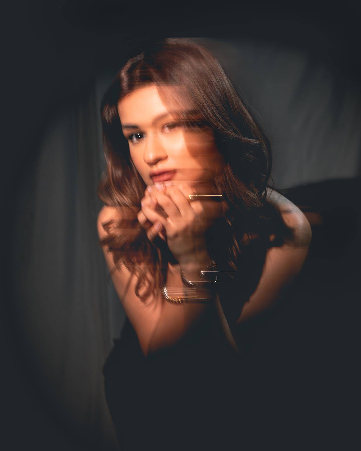 Avneet Kaur ने ब्लैक हॉट ड्रेस में दिखाई अदाएं, तस्वीरों ने दिख रहीं मदहोश