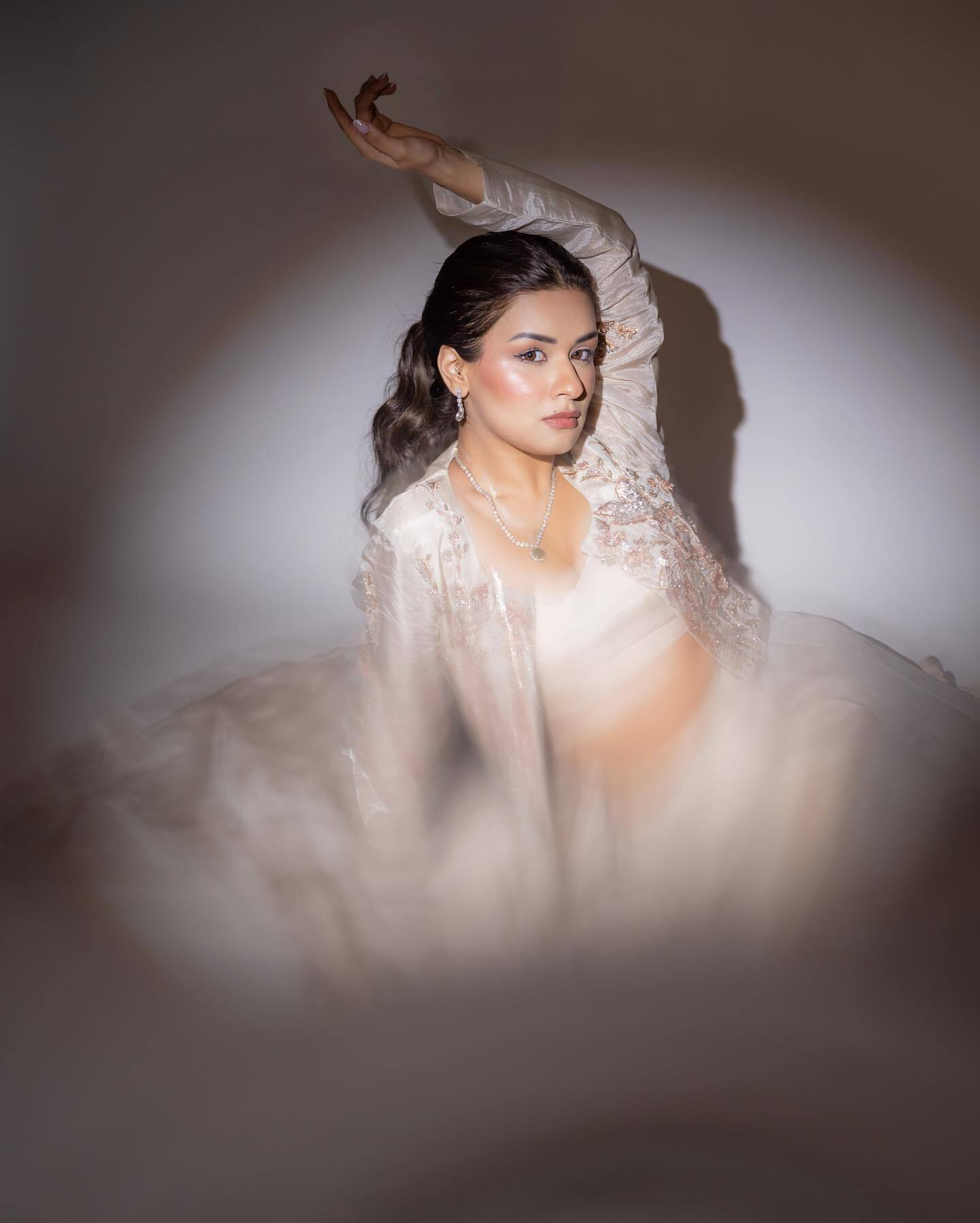 Avneet Kaur ने बेहद खूबसूरत ड्रेस में दिखाई अदाएं, हर कोई हो रहा हसीना का दीवाना 