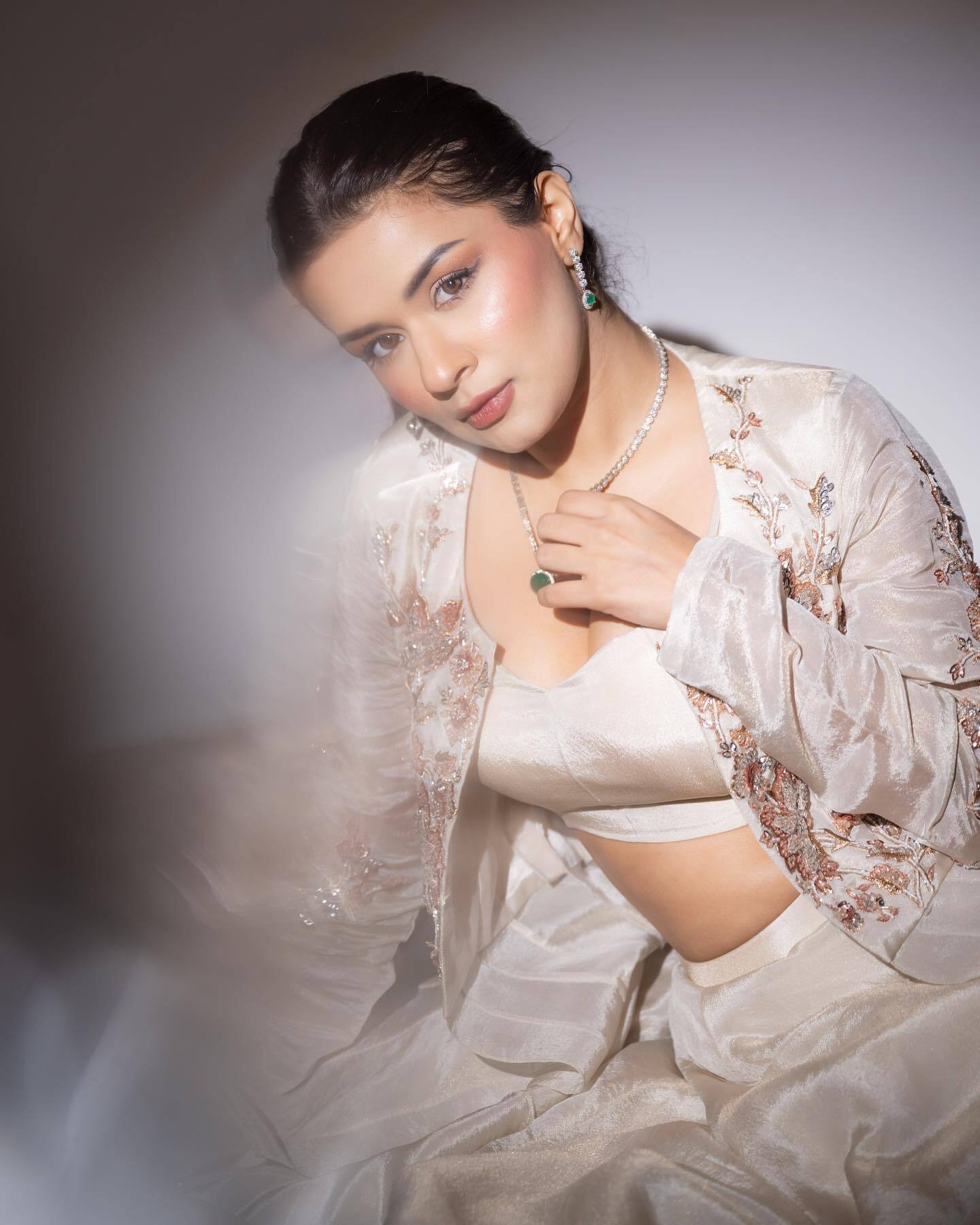 Avneet Kaur ने बेहद खूबसूरत ड्रेस में दिखाई अदाएं, हर कोई हो रहा हसीना का दीवाना 