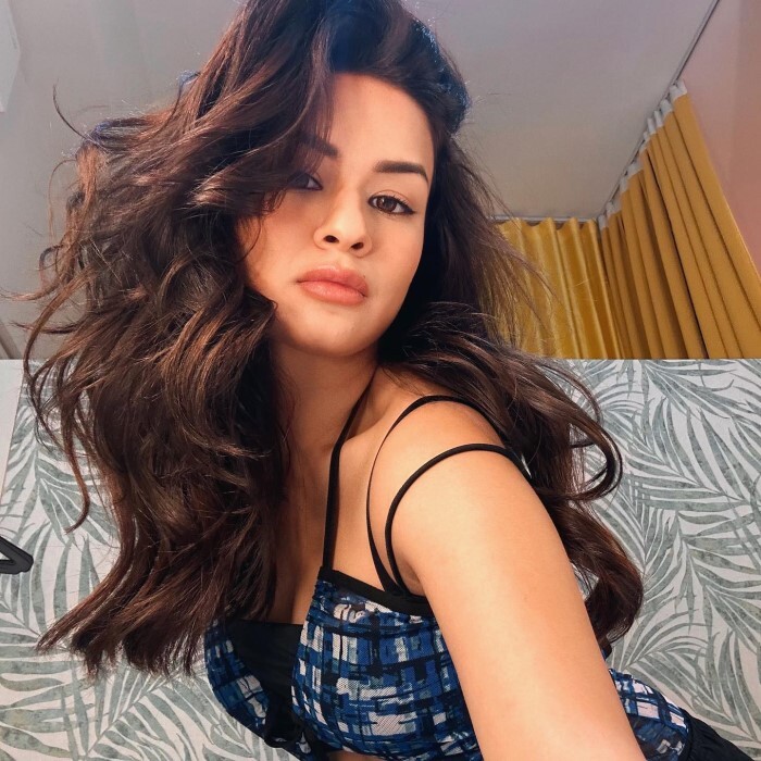 Avneet Kaur ने बोल्ड अदाओं से सोशल मीडिया पर मचाया तहलका, तस्वीरें देख डोल जाएगा मन 