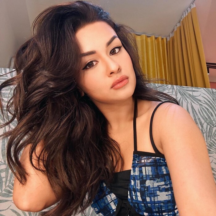 Avneet Kaur ने बोल्ड अदाओं से सोशल मीडिया पर मचाया तहलका, तस्वीरें देख डोल जाएगा मन 