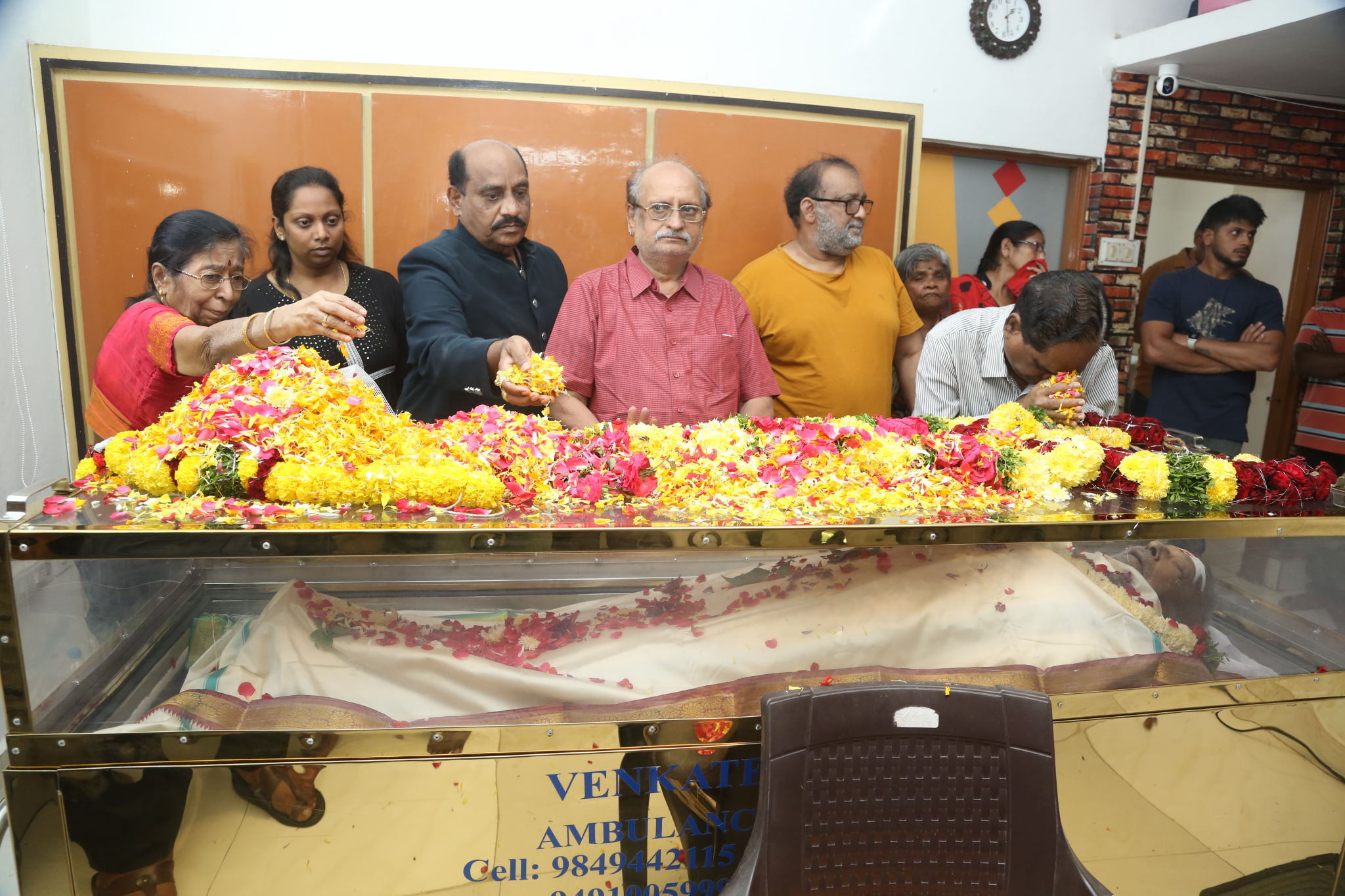 Chandra Mohan Death: సినీ ఇండస్ట్రీకి తీరని లోటు.. నటుడు చంద్రమోహన్ కన్నుమూత 