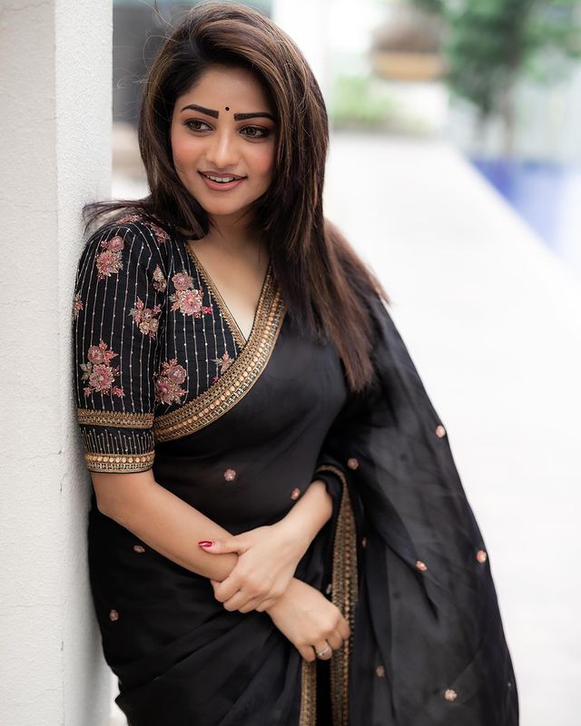 ಏನ್ ಕಣ್ಣು ಗುರು.. ಹುಡುಗರ  ಹಾರ್ಟ್‌ಗೆ ಬಾಣ ಬಿಟ್ಟಂಗಿದೆ 