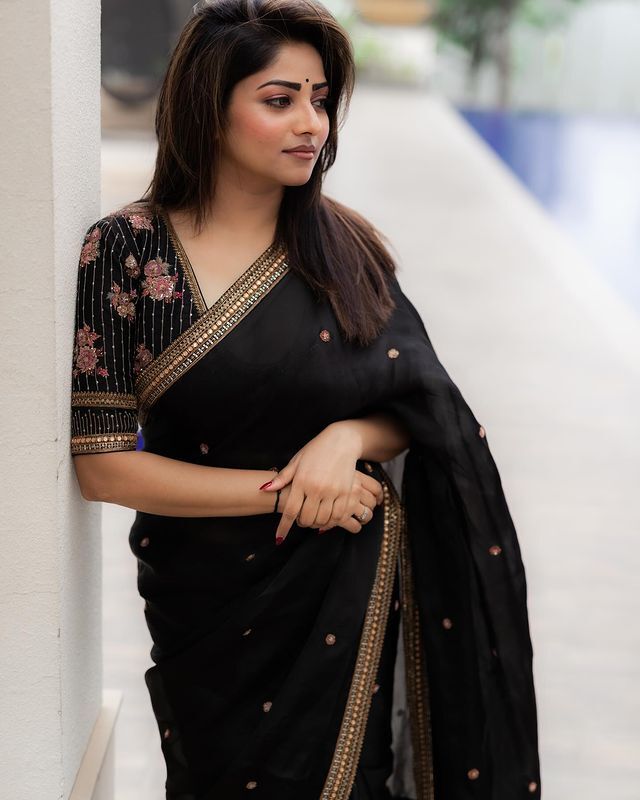 ಏನ್ ಕಣ್ಣು ಗುರು.. ಹುಡುಗರ  ಹಾರ್ಟ್‌ಗೆ ಬಾಣ ಬಿಟ್ಟಂಗಿದೆ 
