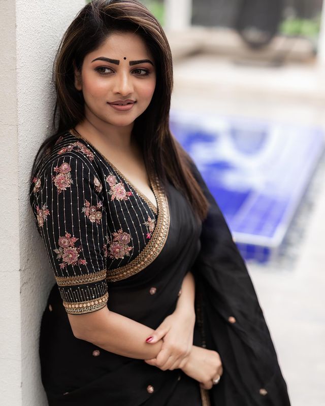 ಏನ್ ಕಣ್ಣು ಗುರು.. ಹುಡುಗರ  ಹಾರ್ಟ್‌ಗೆ ಬಾಣ ಬಿಟ್ಟಂಗಿದೆ 