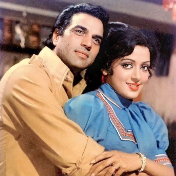 जब Hema Malini की मां ने फ़िल्म में किसिंग सीन को लेकर दिया था ऐसा रिएक्शन, खुद डायरेक्टर भी हो गए थे हैरान 