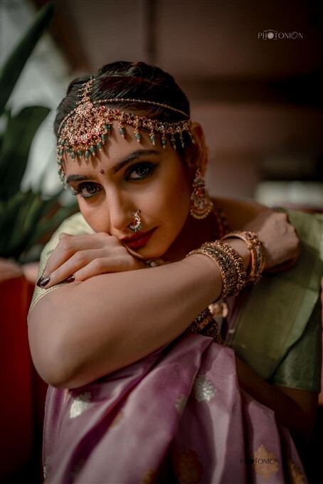 ಬೆಳಕಿನ ಹಬ್ಬದಲ್ಲಿ ಸೀರೆಯುಟ್ಟು ಮಿಂಚಿದ ರಾಗಿಣಿ ದ್ವಿವೇದಿ