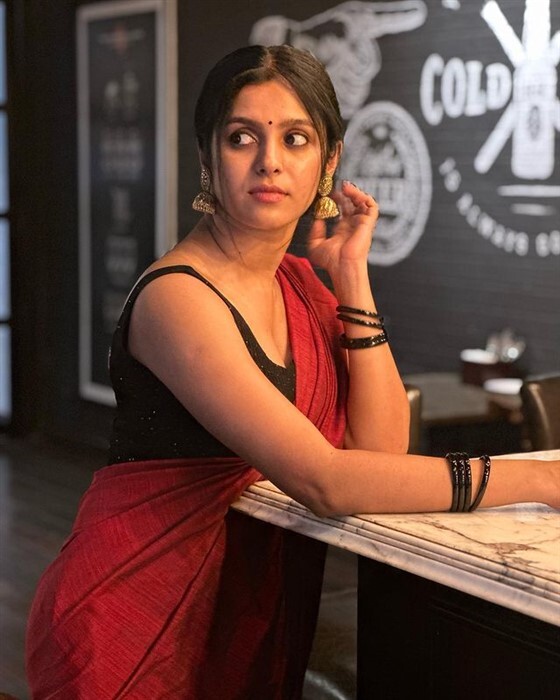 'ನೆಲ್ಸನ್' ಸಿನಿಮಾದಲ್ಲಿ ಡಿಗ್ಲಾಮರ್ ಲುಕ್ ಕೊಟ್ಟ ಶ್ವೇತಾ ಡಿಸೋಜಾ ಎಷ್ಟೊಂದು ಗ್ಲಾಮರ್ ಗೊತ್ತಾ?