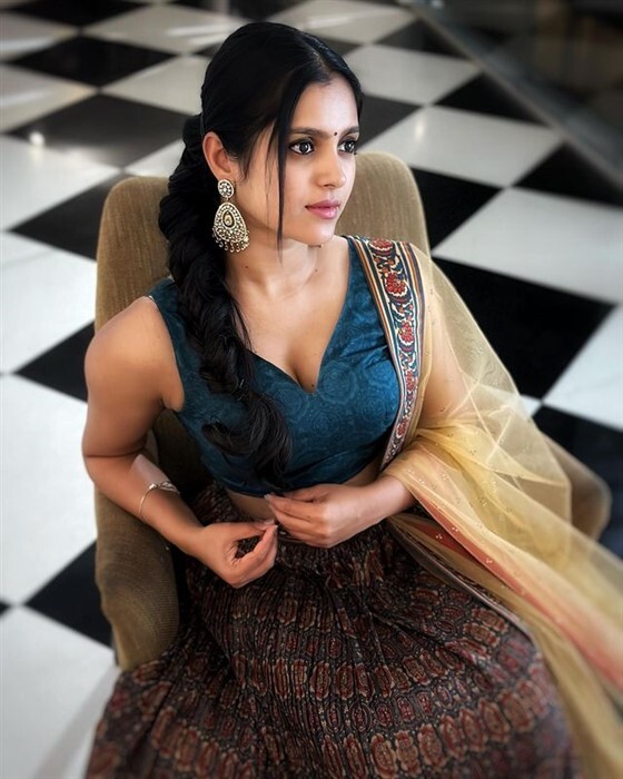 'ನೆಲ್ಸನ್' ಸಿನಿಮಾದಲ್ಲಿ ಡಿಗ್ಲಾಮರ್ ಲುಕ್ ಕೊಟ್ಟ ಶ್ವೇತಾ ಡಿಸೋಜಾ ಎಷ್ಟೊಂದು ಗ್ಲಾಮರ್ ಗೊತ್ತಾ?