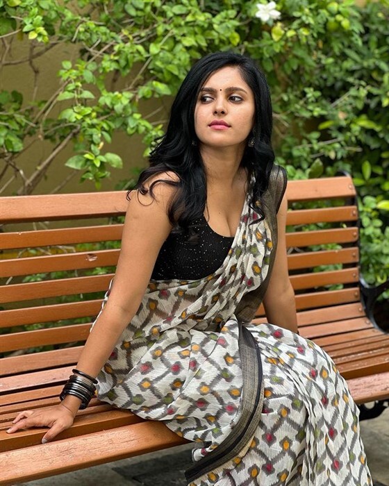 'ನೆಲ್ಸನ್' ಸಿನಿಮಾದಲ್ಲಿ ಡಿಗ್ಲಾಮರ್ ಲುಕ್ ಕೊಟ್ಟ ಶ್ವೇತಾ ಡಿಸೋಜಾ ಎಷ್ಟೊಂದು ಗ್ಲಾಮರ್ ಗೊತ್ತಾ?