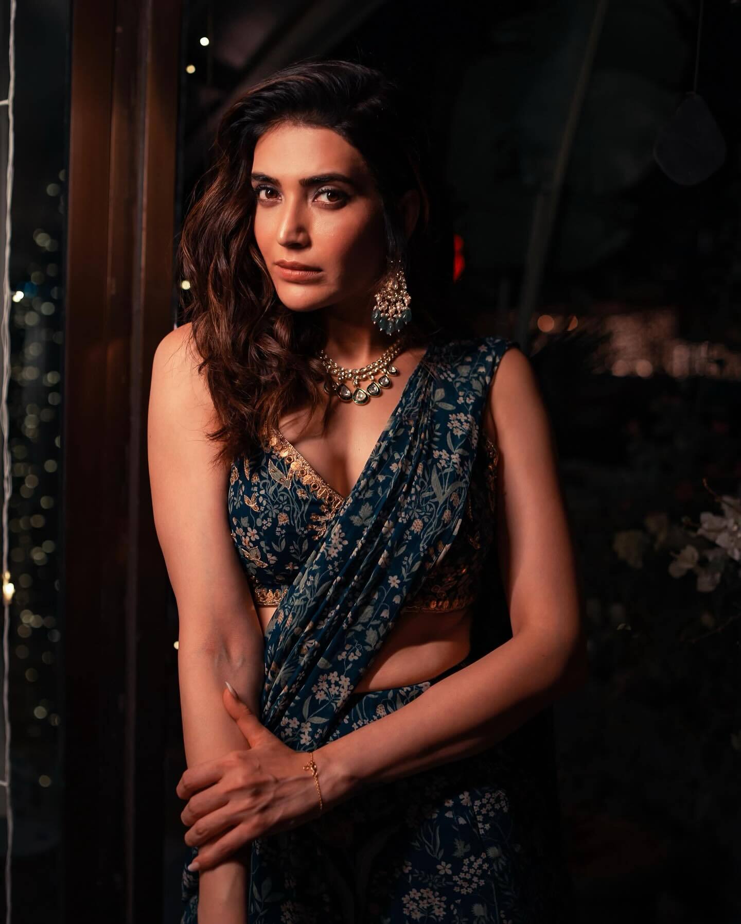 Karishma Tanna अपने दिवाली लुक में लगी पटाखा, फैन्स भी हुए कातिल अदाओं से घायल