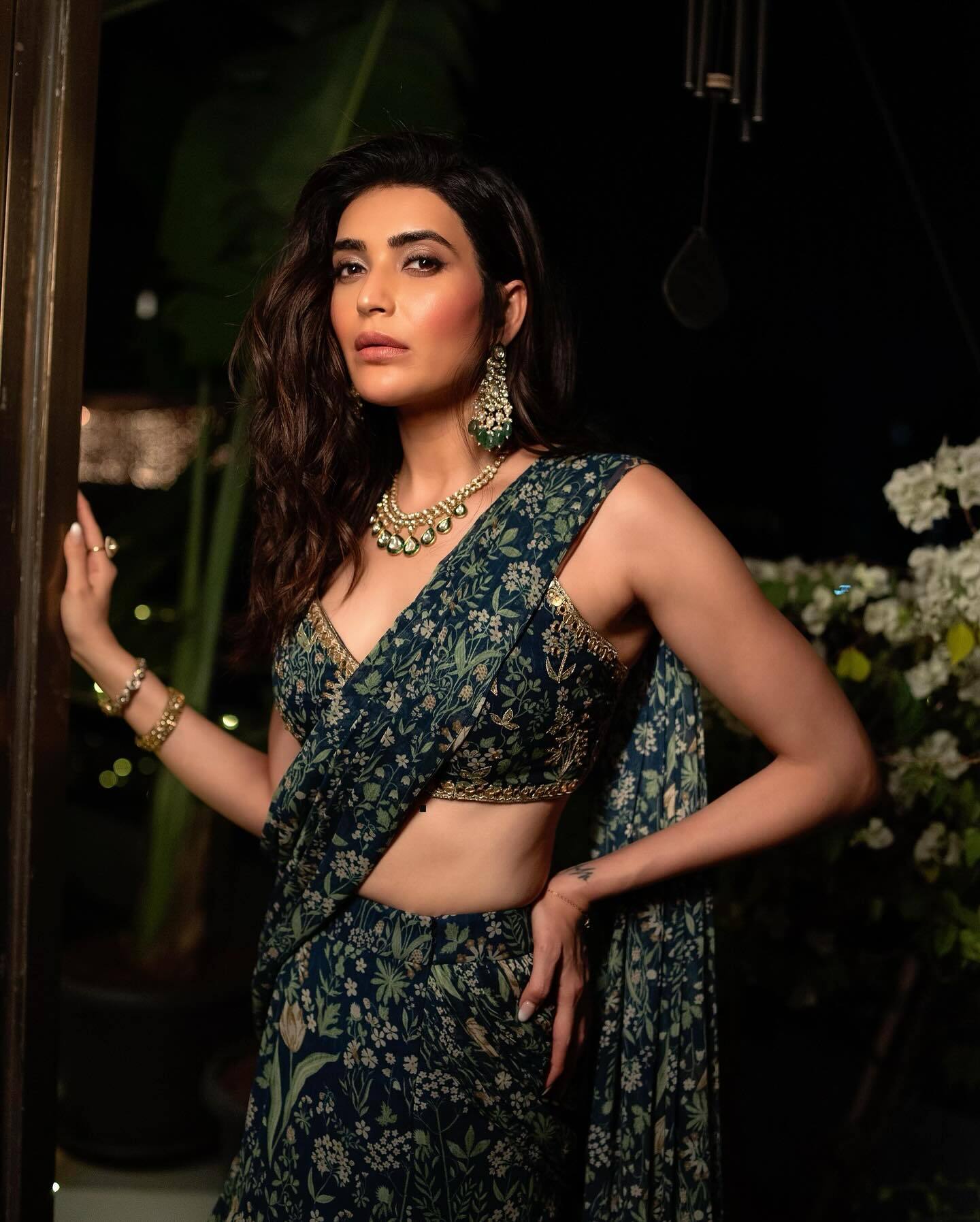 Karishma Tanna अपने दिवाली लुक में लगी पटाखा, फैन्स भी हुए कातिल अदाओं से घायल