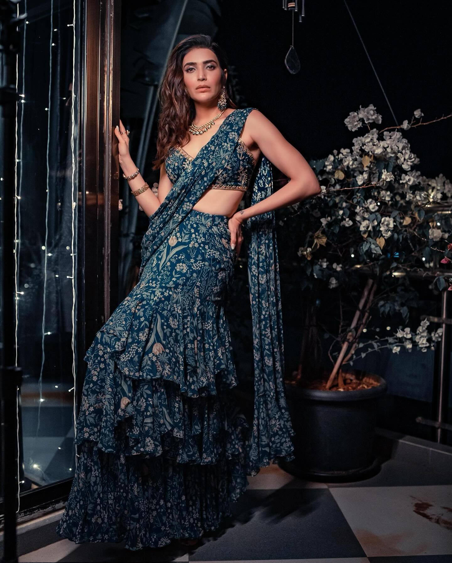Karishma Tanna अपने दिवाली लुक में लगी पटाखा, फैन्स भी हुए कातिल अदाओं से घायल