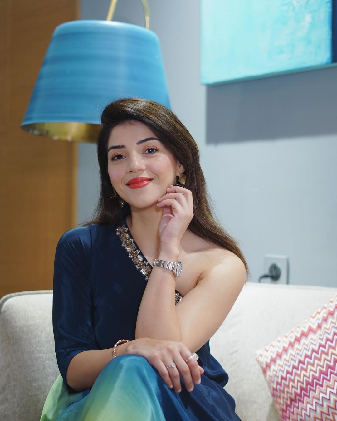 Mehreen Kaur Pirzada: కుర్రకారుకు మెంటలెక్కిస్తున్న మెహ్రీన్.. వైట్ డ్రెస్‌లో యమా హాట్‌గా!