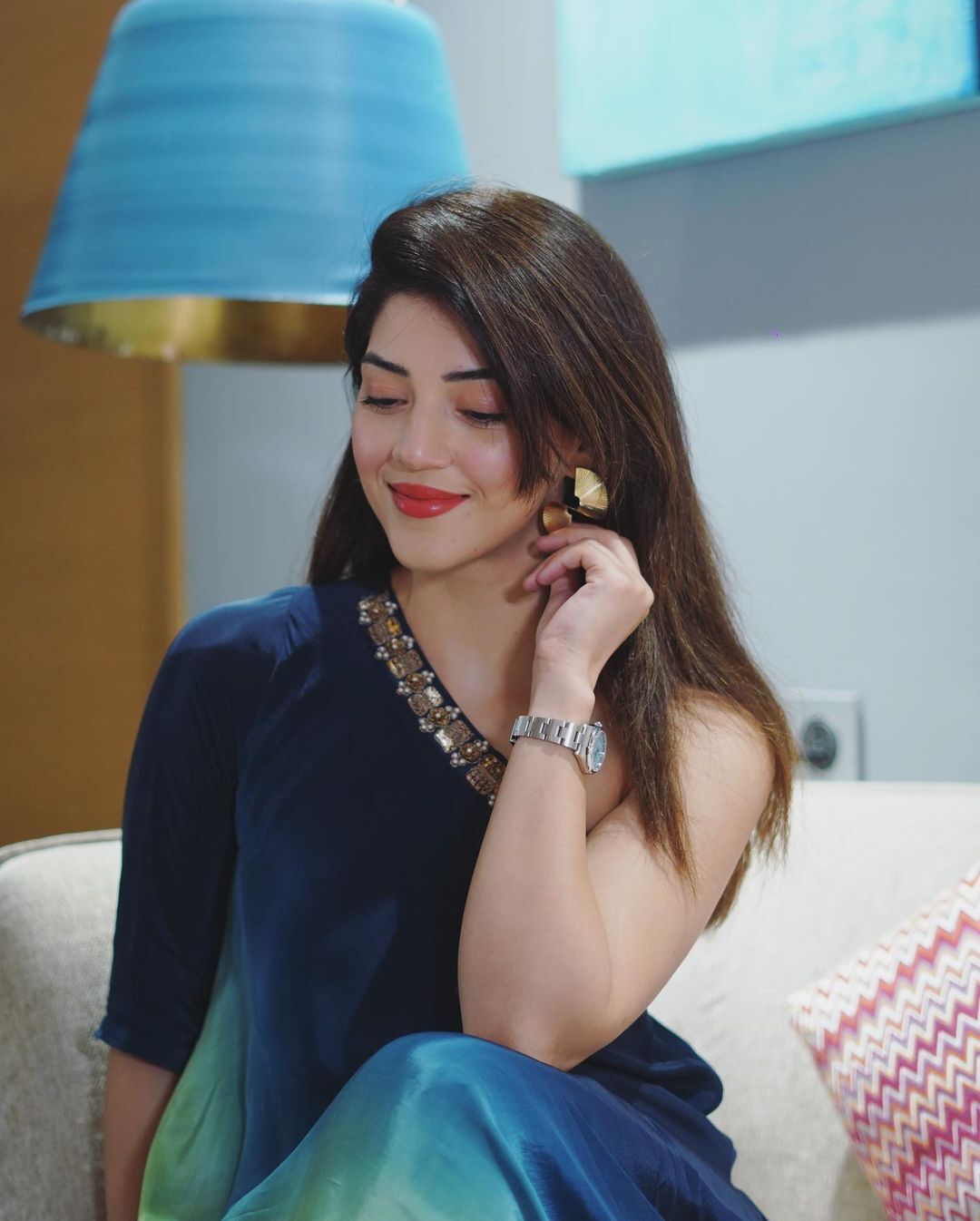 Mehreen Kaur Pirzada: కుర్రకారుకు మెంటలెక్కిస్తున్న మెహ్రీన్.. వైట్ డ్రెస్‌లో యమా హాట్‌గా!