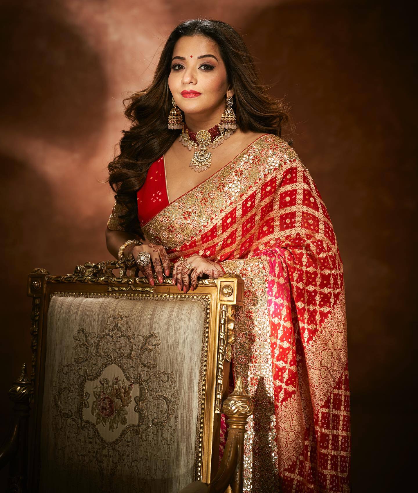 Monalisa ने फैन्स को दी छठ पूजा की बधाई, शेयर किया बेहद ही गॉर्जियस लुक, साड़ी में लग रही अप्सरा 