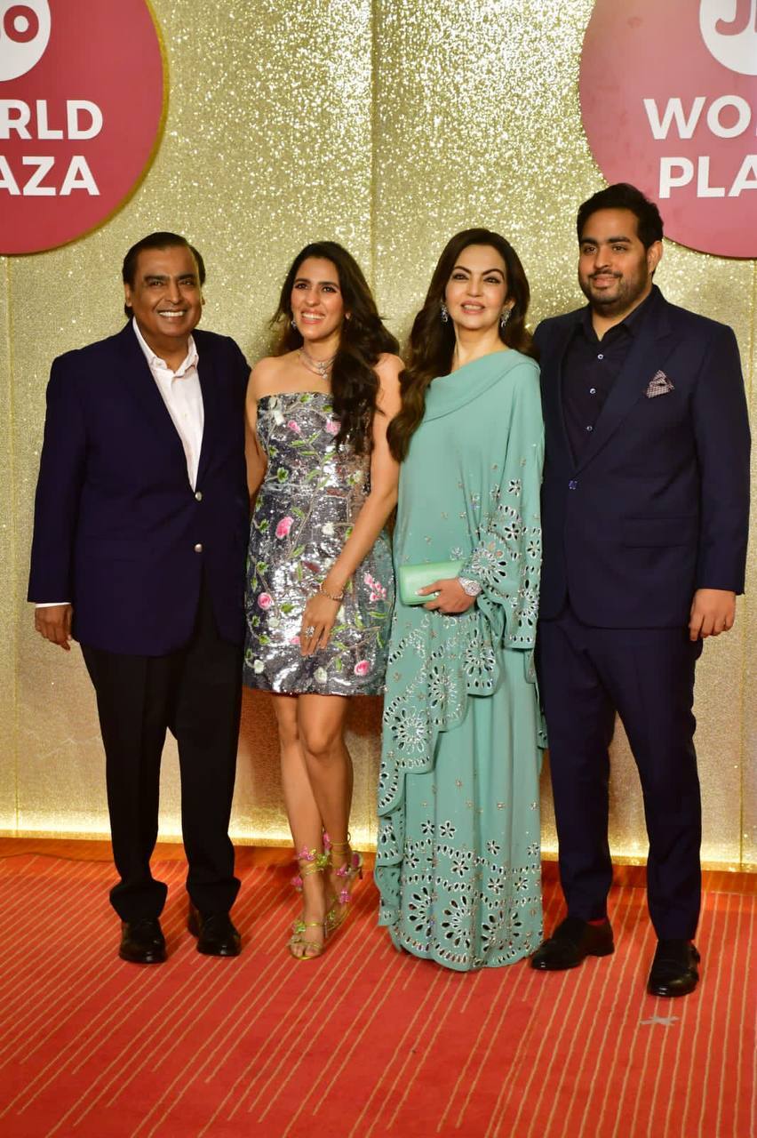 Mukesh Ambani की बहुओं ने इवेंट में लगाया ग्लैमर का तड़का, करीना कपूर से लेकर दीपिका पादुकोण भी पड़ी फीकी