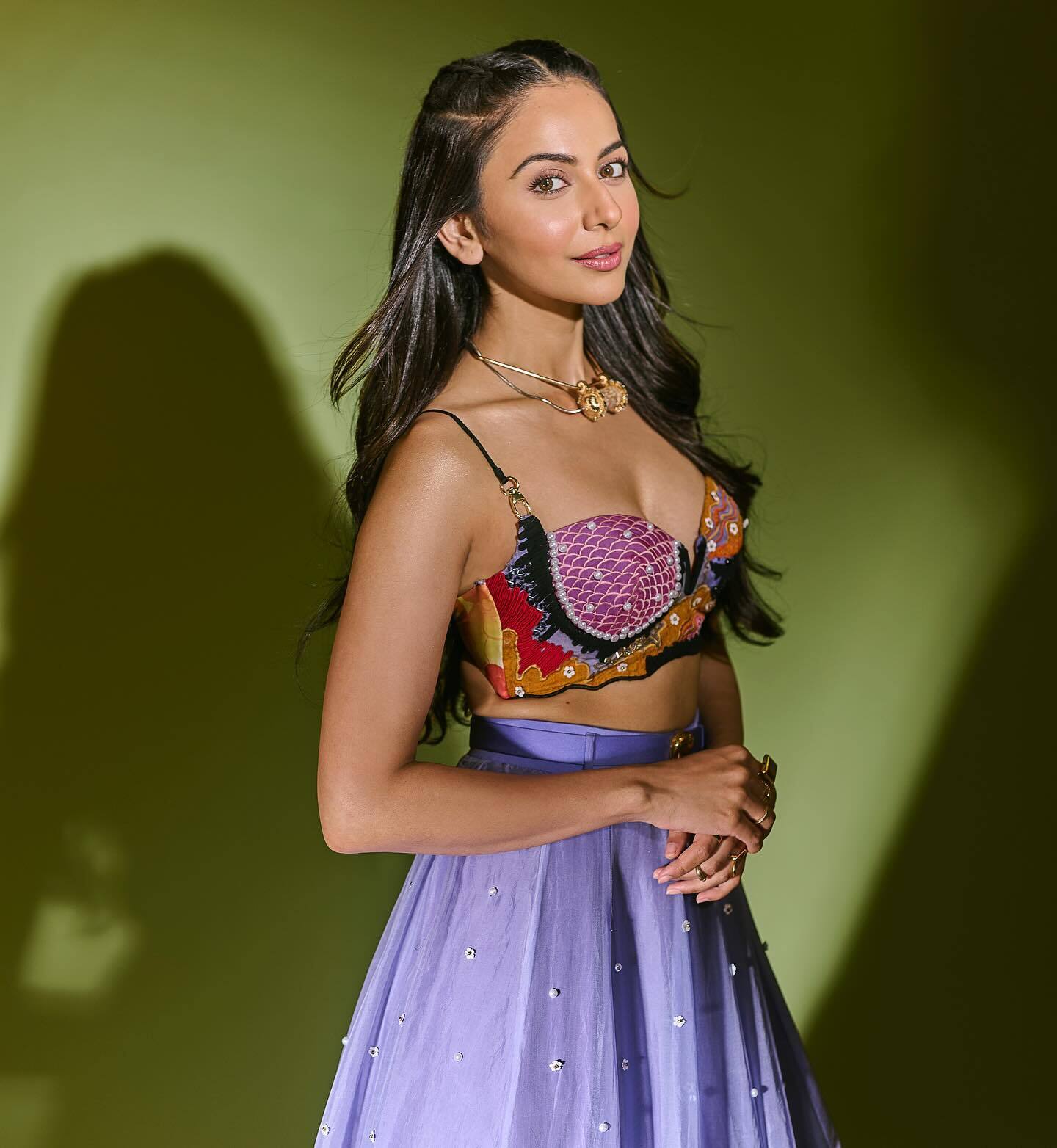 Rakul Preet Singh ने अपनी बोल्डेनेस से फैन्स को बनाया दीवाना, देसी लुक से इंटरनेट पर मचा रहीं धमाल