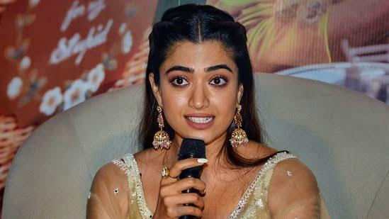 Rashmika Mandanna से पहले इन सितारों की फेक तस्वीर हो चुकी है वायरल, करीना कपूर भी हुईं शिकार