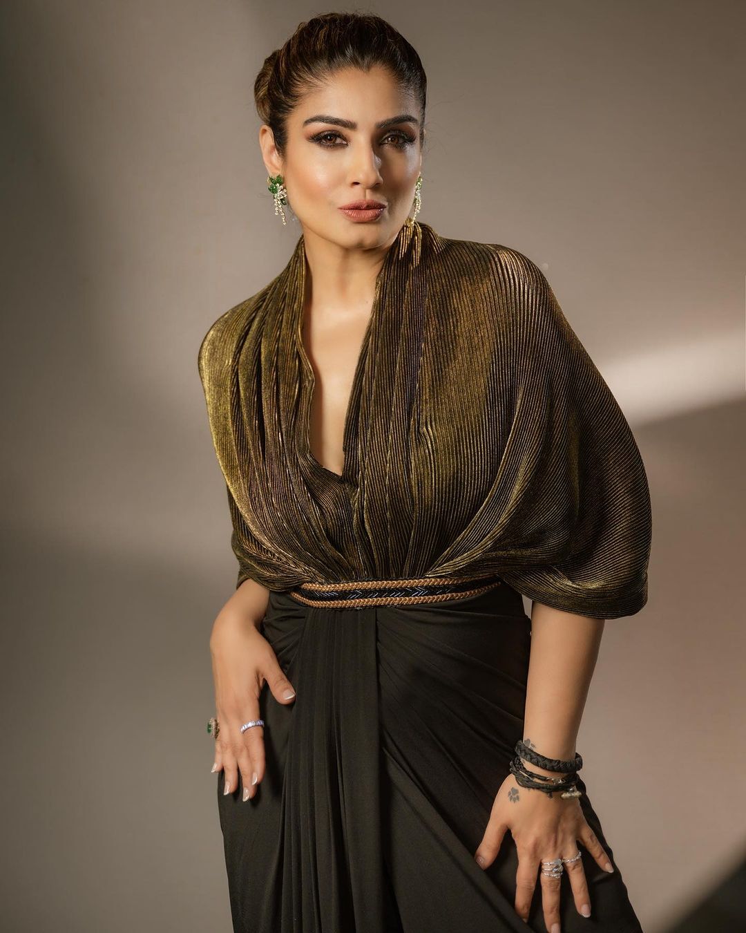 Raveena Tandon: 49 ఏళ్ల వయసులోనూ నవయవ్వనంగా.. రవీనా టాండన్ నయా లుక్స్‌ చూశారా!