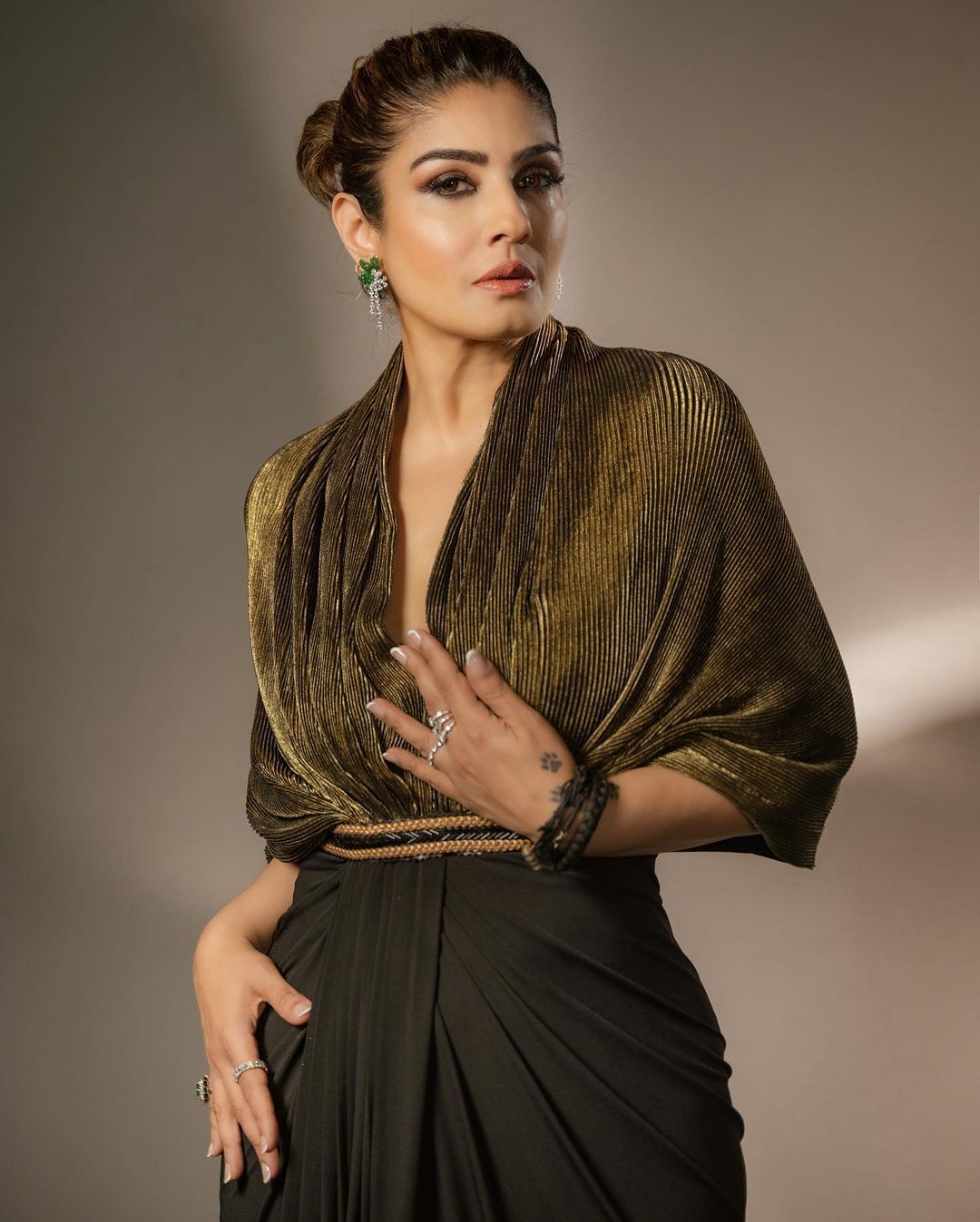 Raveena Tandon: 49 ఏళ్ల వయసులోనూ నవయవ్వనంగా.. రవీనా టాండన్ నయా లుక్స్‌ చూశారా!