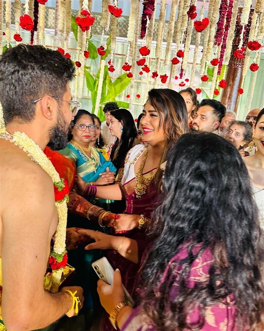 ಸಂಗೀತ ನಿರ್ದೇಶಕ, ನಟ, ಗಾಯಕ ವಾಸುಕಿ ವೈಭವ್ ಮದುವೆಯ ಚಿತ್ರಗಳು