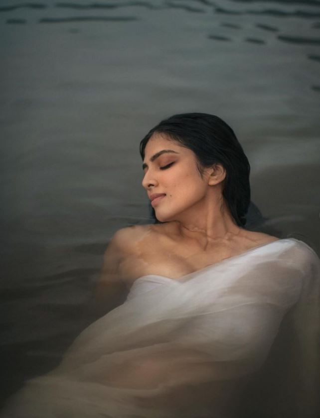 Malavika Mohanan: ప్రభాస్ కొత్త హీరోయిన్ శృతిమించిన షో.. ఉప్పొంగుతోన్న అందాలతో అరాచకంగా!