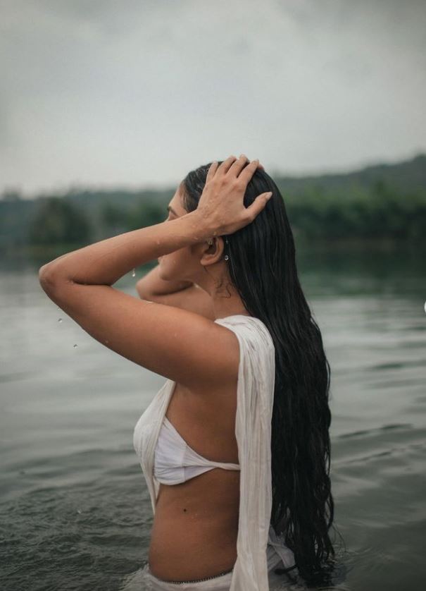 Malavika Mohanan: ప్రభాస్ కొత్త హీరోయిన్ శృతిమించిన షో.. ఉప్పొంగుతోన్న అందాలతో అరాచకంగా!