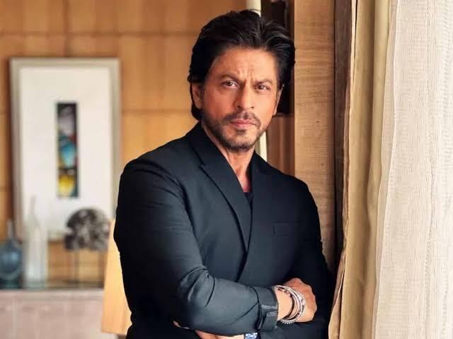 किसी को छोले भटूरे तो कोई 7-8 समोसे खाने के शौक़ीन, ये सितारे हैं स्ट्रीट फ़ूड के दीवाने 