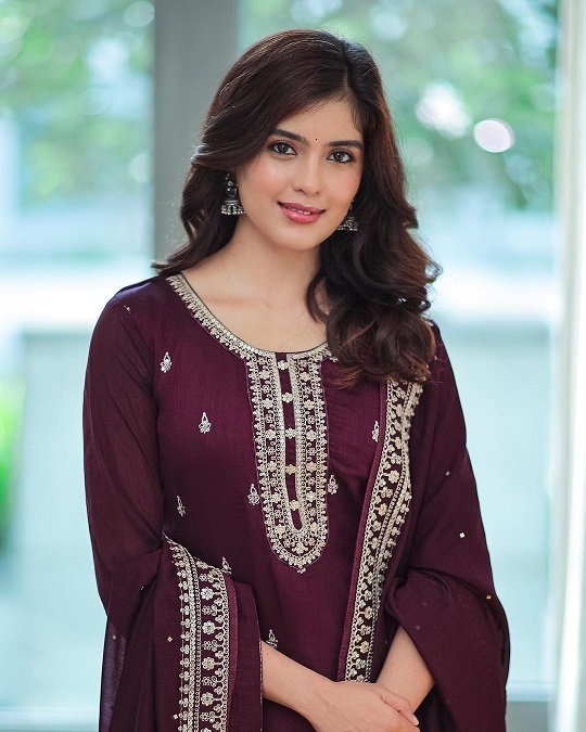 Amritha Aiyer: హనుమాన్ బ్యూటీ అందాలు చూశారంటే మైమరిచిపోవాల్సిందే!