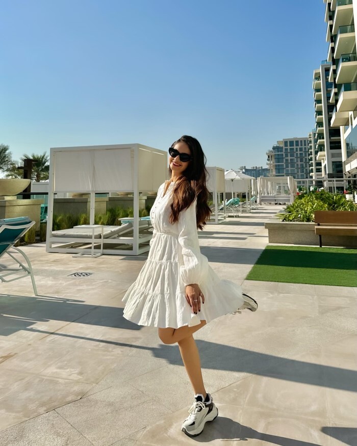 Anushka Sen ने दुबई में भी इठलाई अदाएं, मिनी ड्रेस पहन फैन्स के दिलों में उठाई चिंगारीयां 