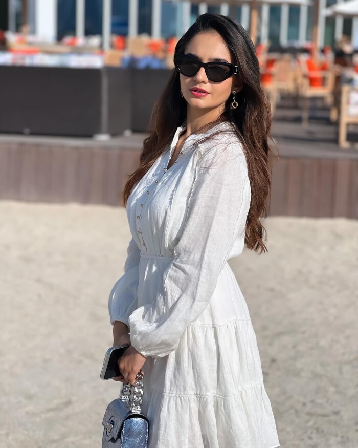 Anushka Sen ने दुबई में भी इठलाई अदाएं, मिनी ड्रेस पहन फैन्स के दिलों में उठाई चिंगारीयां 