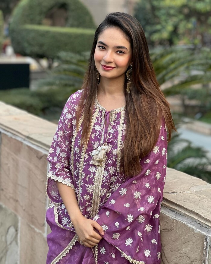 Anushka Sen ने ब्यूटीफुल सूट में लूटी लाइमलाइट, तस्वीरों ने सोशल मीडिया पर मचाया धमाल