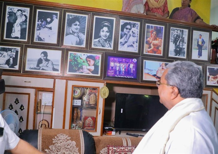 ನಟಿ ಲೀಲಾವತಿ ಮನೆಗೆ ಭೇಟಿ ನೀಡಿ ಆರೋಗ್ಯ ವಿಚಾರಿಸಿದ ಸಿಎಂ ಸಿದ್ದರಾಮಯ್ಯ
