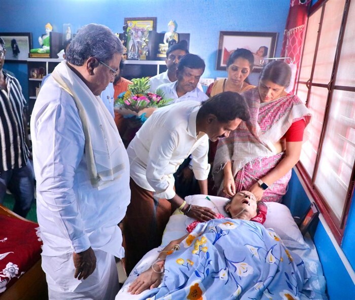 ನಟಿ ಲೀಲಾವತಿ ಮನೆಗೆ ಭೇಟಿ ನೀಡಿ ಆರೋಗ್ಯ ವಿಚಾರಿಸಿದ ಸಿಎಂ ಸಿದ್ದರಾಮಯ್ಯ