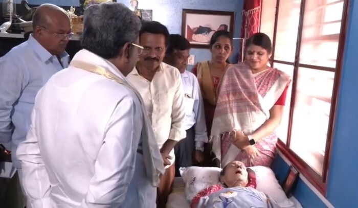 ನಟಿ ಲೀಲಾವತಿ ಮನೆಗೆ ಭೇಟಿ ನೀಡಿ ಆರೋಗ್ಯ ವಿಚಾರಿಸಿದ ಸಿಎಂ ಸಿದ್ದರಾಮಯ್ಯ