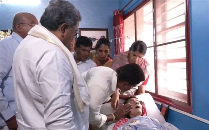 ನಟಿ ಲೀಲಾವತಿ ಮನೆಗೆ ಭೇಟಿ ನೀಡಿ ಆರೋಗ್ಯ ವಿಚಾರಿಸಿದ ಸಿಎಂ ಸಿದ್ದರಾಮಯ್ಯ