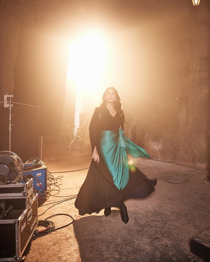 Huma Qureshi ने अपने बॉसी लुक से फिर फैन्स के दिलों की बढ़ाई धड़कन, तस्वीरें वायरल