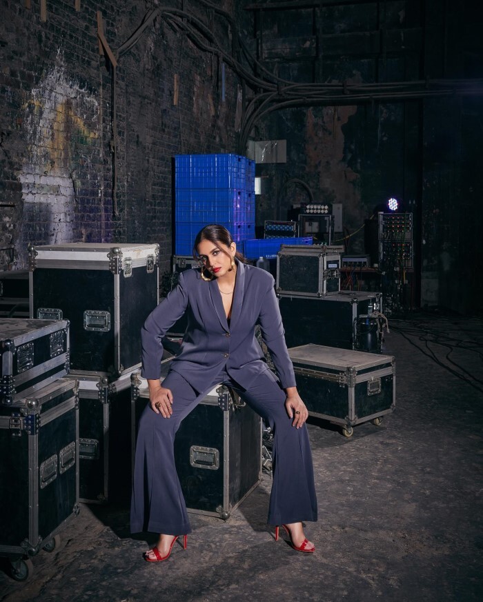 Huma Qureshi ने अपने बॉसी लुक से फिर फैन्स के दिलों की बढ़ाई धड़कन, तस्वीरें वायरल