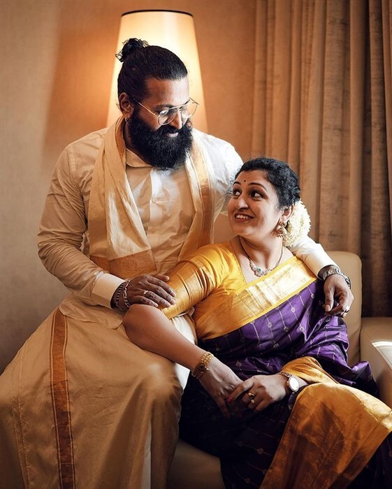 Photos|ಪತ್ನಿ ಹಾಗೂ ಮಕ್ಕಳೊಂದಿಗೆ ಪೋಸ್ ಕೊಟ್ಟ ರಿಷಬ್ ಶೆಟ್ಟಿ ಫೋಟೊ ವೈರಲ್