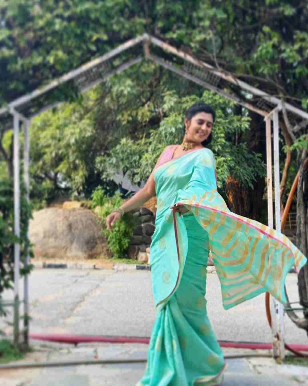 Kasthuri Shankar: 49 ఏళ్ల వయసులో రెచ్చిపోయిన గృహలక్ష్మి కస్తూరి.. ఈ ఎక్స్‌పోజింగ్ ఏంటి బాబాయ్!